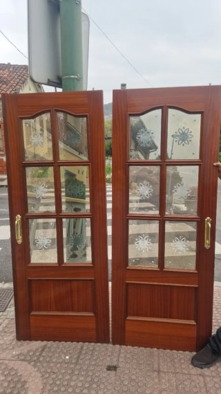 Par de Puertas de Madera con Cristal