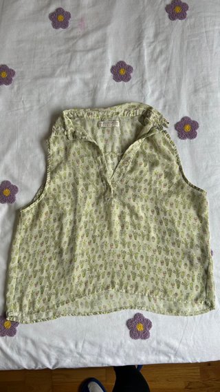 Camisa fina verde con estampado de cactus