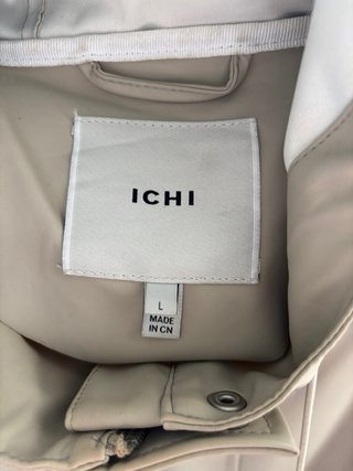 Chaqueta Ichi impermeable color arena