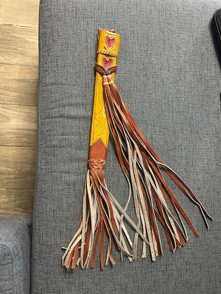 Funda de espada artesanal con flecos