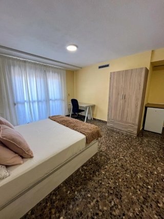 Se alquila habitación solo hasta 31 de octubre