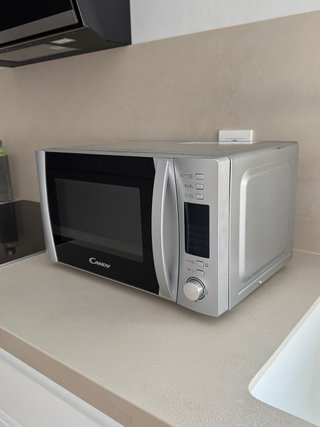 Microondas Candy CMGC200S con Grill - 1000W - 20L