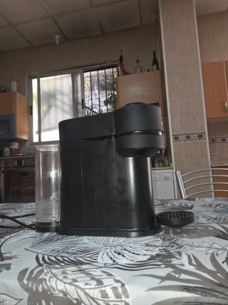 Cafetera de cápsulas negra