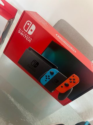 Nintendo Switch + Accesorios y Juego de regalo