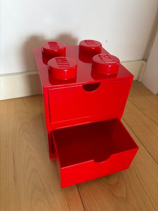 2 Cajas de Almacenamiento Lego Roja escritorio