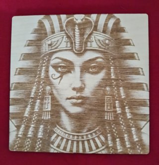 Grabado Reina de Egipto en Madera