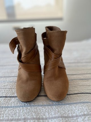 Botines Zara Beige/Marrón Tacón Hebilla
