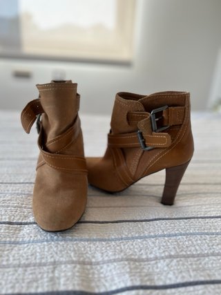Botines Zara Beige/Marrón Tacón Hebilla