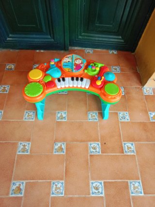 Mesa de Actividades Musical para Bebe funcionando
