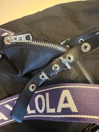Bolso Bimba y Lola bandolera nylon negro y lila