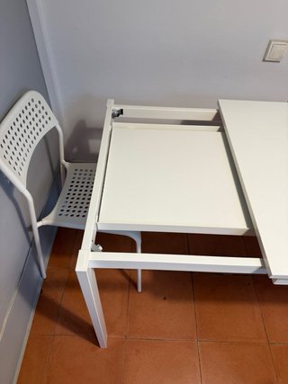 Mesa extensible con 4 sillas
