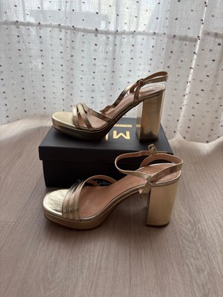 Sandalias de Tacón Miu Doradas