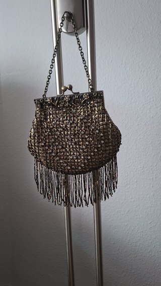 Bolso de fiesta con flecos y pedrería