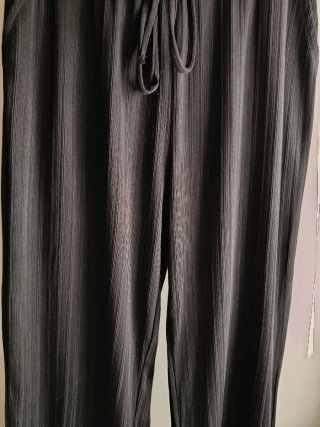 Pantalón negro de canalé