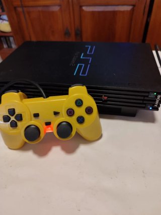 Consola PlayStation 2 (PS2) con mandos