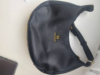 Bolso estilo fndi Negro y Dorado