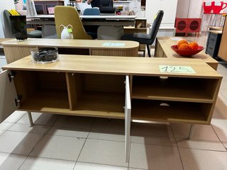 Mueble de TV de madera