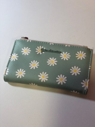 Cartera Stradivarius verde flores