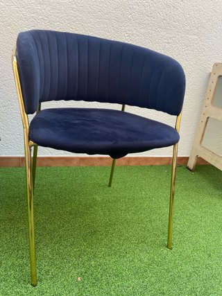 Silla azul terciopelo y patas doradas