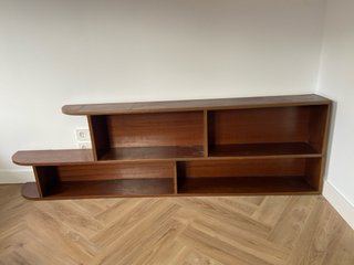 Mueble TV o Estantería de Madera
