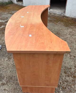 Mostrador Curvo de Madera