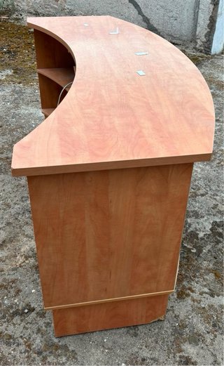 Mostrador Curvo de Madera