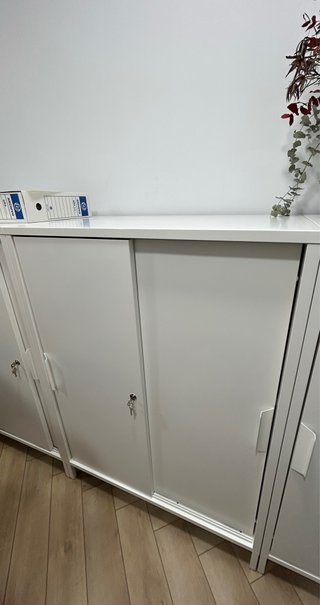 Armario Metálico Blanco con Llave