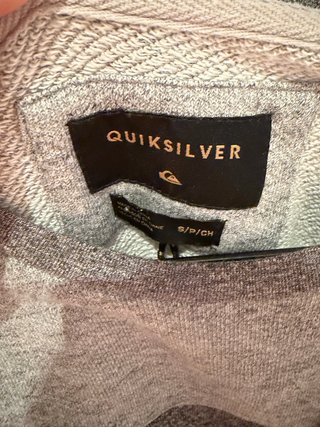 Sudadera gris con bolsillo