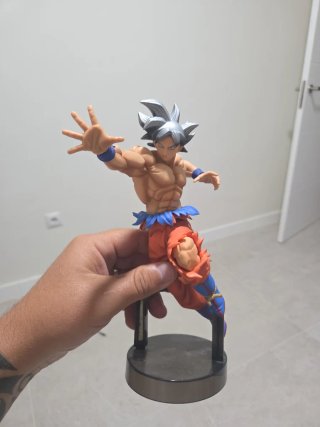 Figura Goku Ultra Instinto Bandai