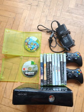 Xbox 360 con 11 juegos y 2 mandos
