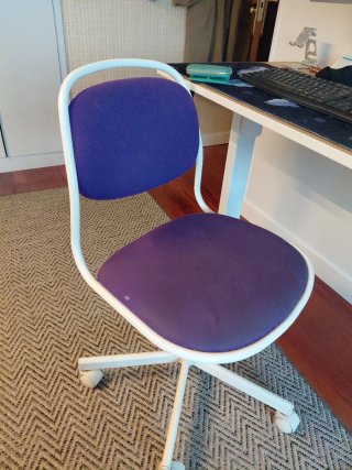 Silla de oficina violeta para niña