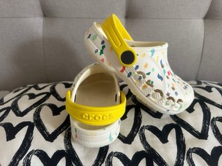 Crocs Blancos con Estampado TALLA 27-28