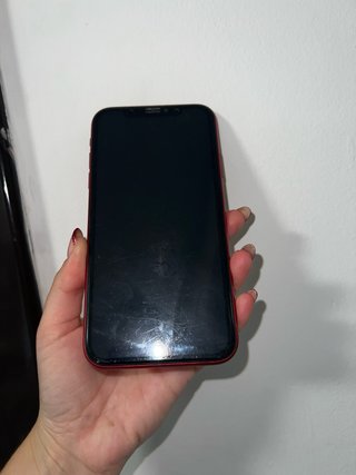iPhone 11 64GB Rojo + 18 Fundas