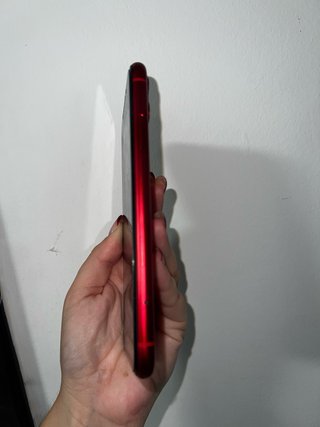 iPhone 11 64GB Rojo + 18 Fundas