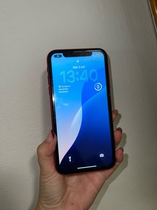 iPhone 11 64GB Rojo + 18 Fundas