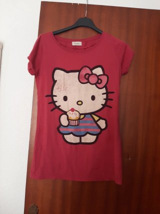 Camiseta rosa Hello Kitty Pull&Bear Talla M