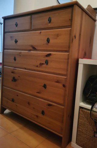 Cajonera de madera rústica