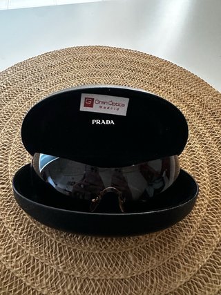 Gafas de sol Prada Y2K vintage con funda