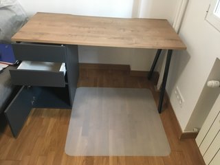 Escritorio con cajonera
