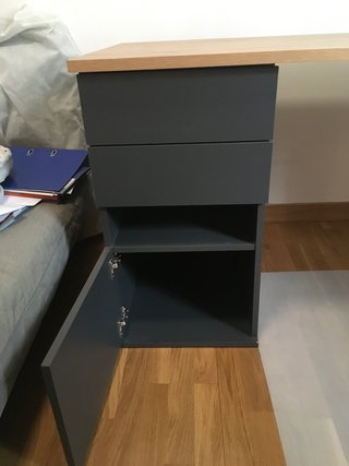 Escritorio con cajonera