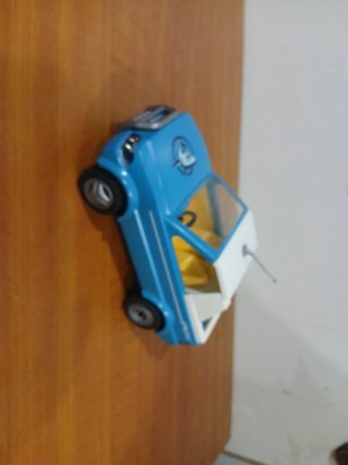 Coche playmobil  azul y blanco Este 4€