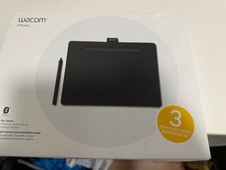 Wacom Intuos Bluetooth con lápiz, cable y caja ori
