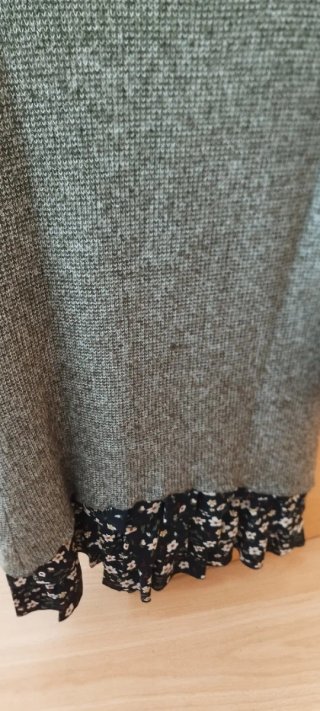 Vestido de punto con volantes