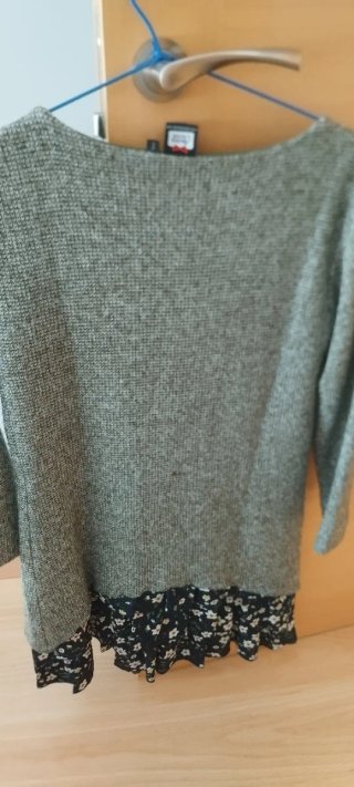 Vestido de punto con volantes