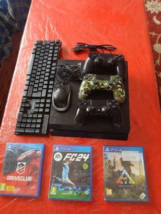 PS4 (PlayStation 4) + 3 Juegos