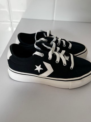 Zapatillas Converse Negras y Blancas
