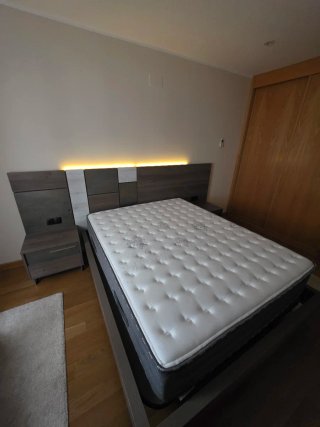 Cama de Matrimonio 190x150 con Cabecero