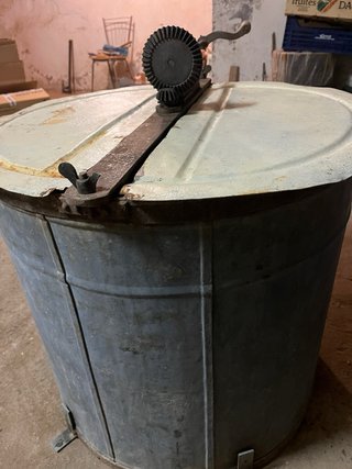 Extractor de miel manual antiguo