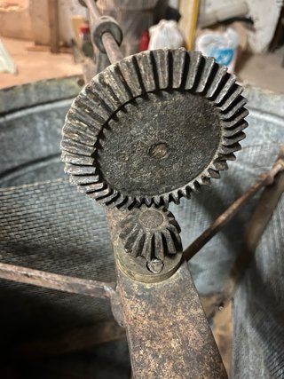 Extractor de miel manual antiguo