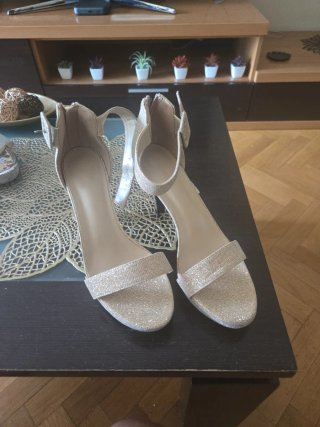 Sandalias de tacón doradas